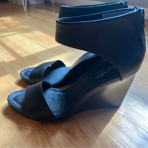 Seychelles black zipper wedge. 8.5 women’s. Worn once but no box. - Picture 6 of 10